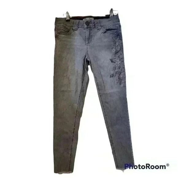 15Raw hem democracy light grey wash floral embroidered cropped jeans size size 6 - Picture 1 of 8